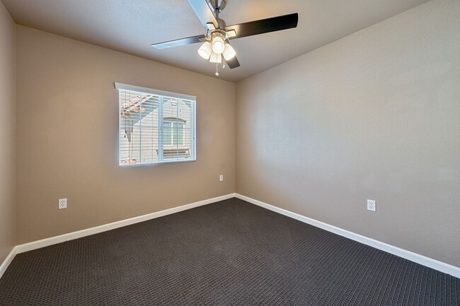 Building Photo - Exceptional 3BR Condo in Folsom! Stylish U...
