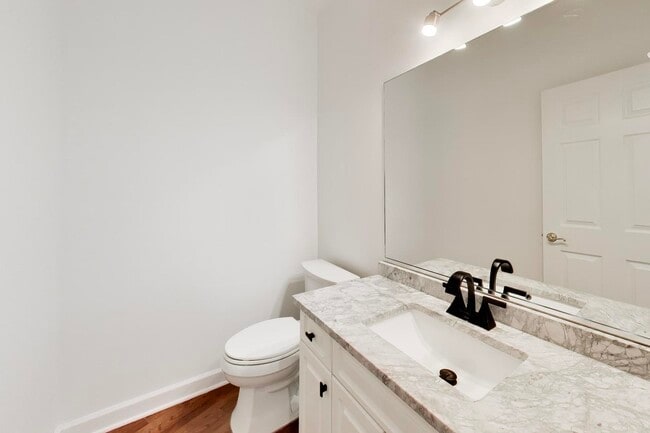 Building Photo - 417 Ashbury Dr