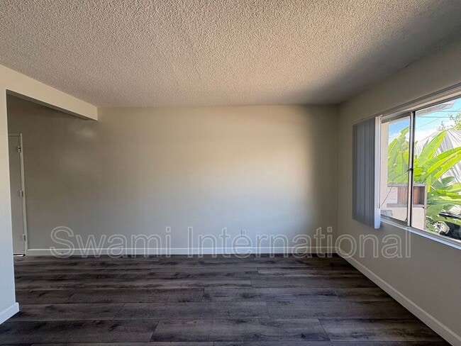 Building Photo - 21612 Berendo Ave