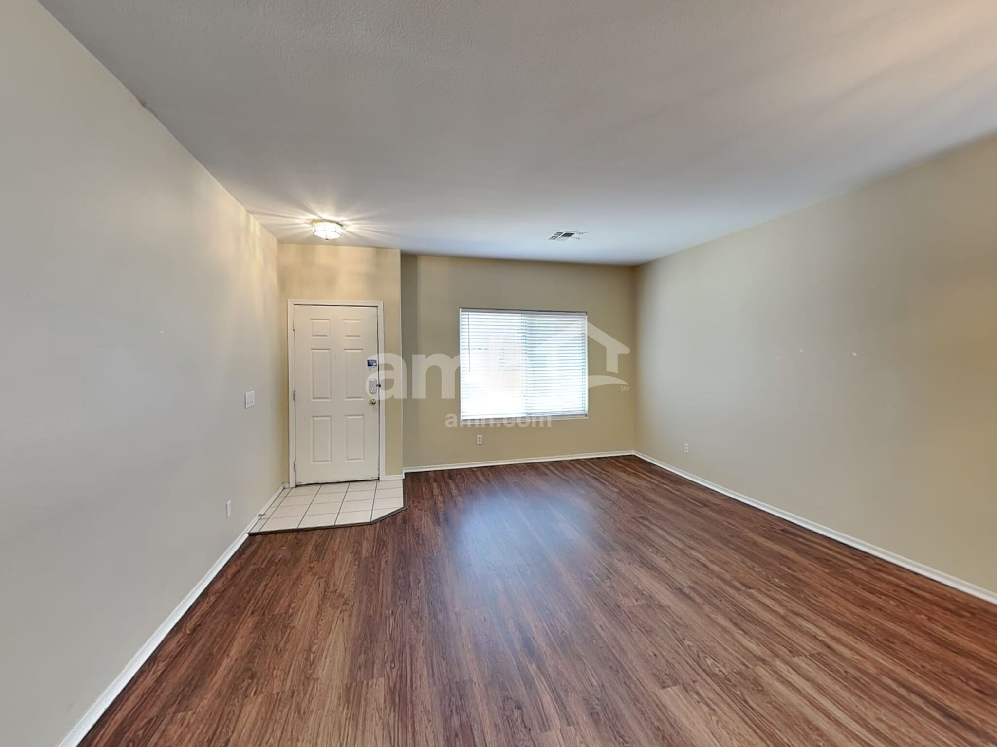 Building Photo - 14216 W Columbus Ave