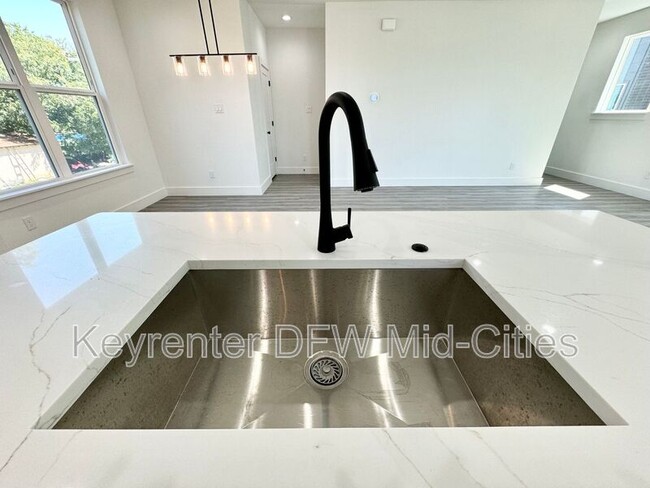 Building Photo - 7302 Uloho Wy