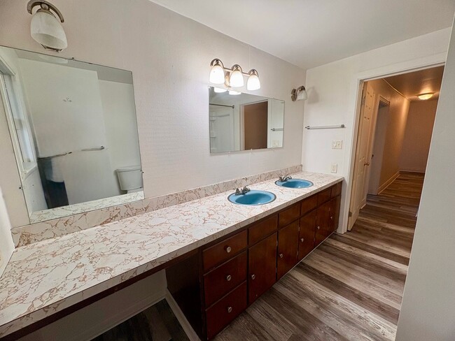 Building Photo - 3 Bedroom 1 Bathroom in Lebanon!