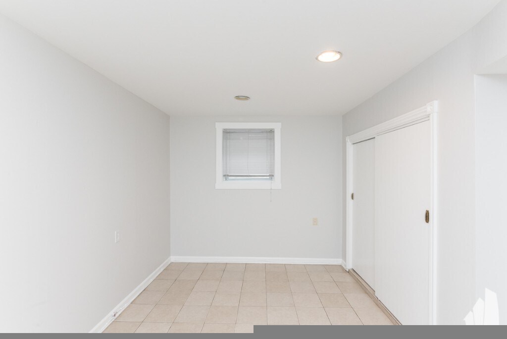 Building Photo - 1944 N Bissell St