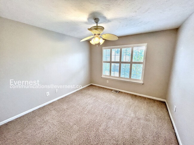 Building Photo - 102 Antler Ridge Cir