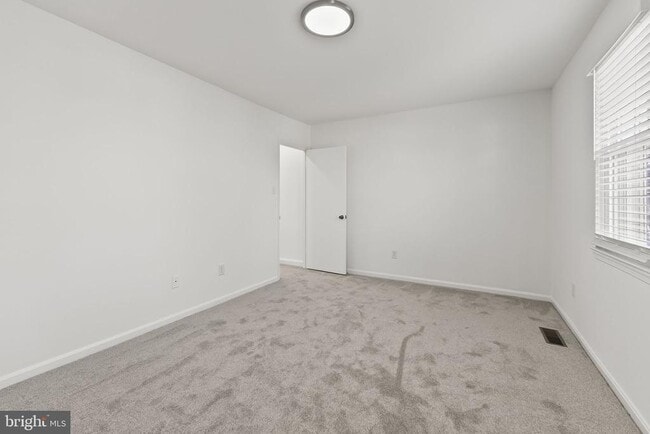 Building Photo - 8234 Stationhouse Ct