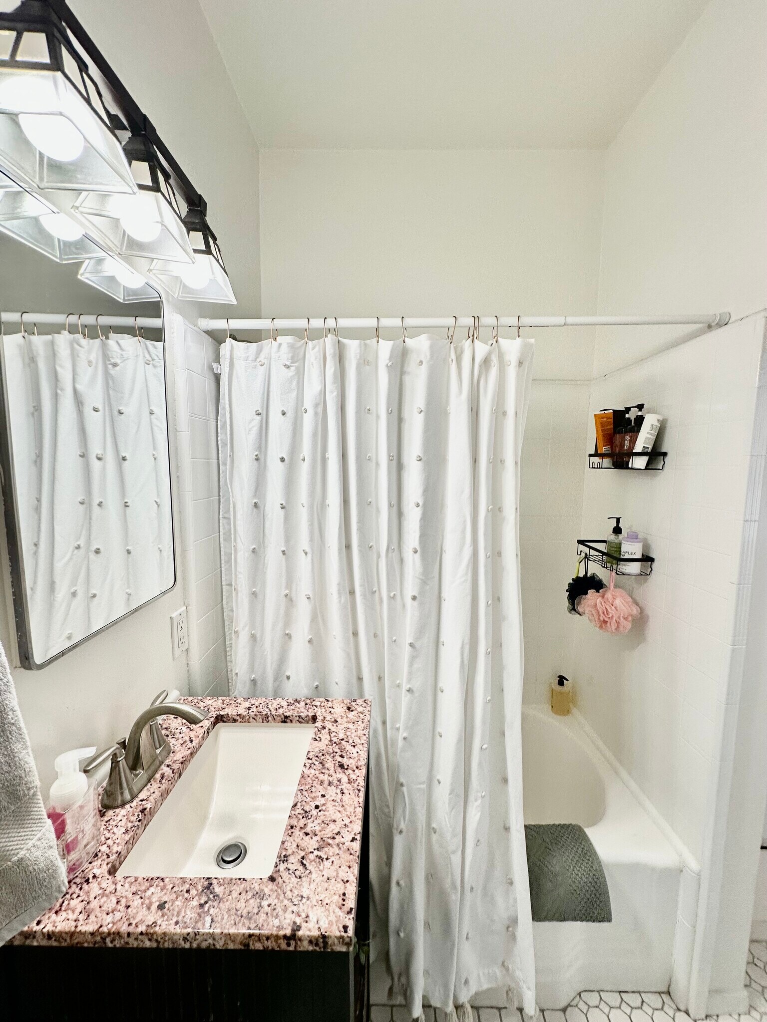 Building Photo - 828 7th St