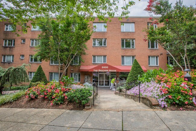 Primary Photo - Spacious 1 BR/1BA Condo in Glover Park!