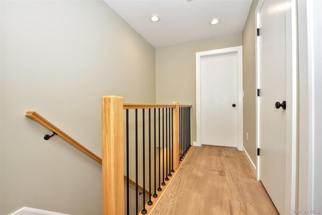 Building Photo - 127 Pine St