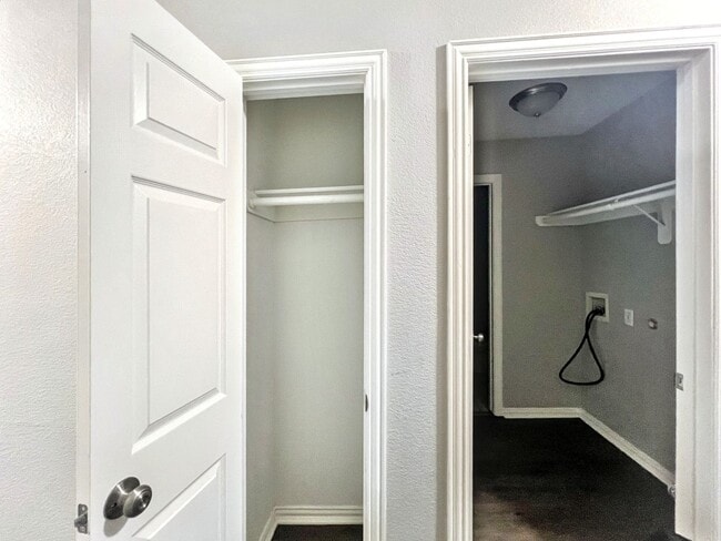 Building Photo - Newly Renovated 2-Story 3-Bedroom Property in Dallas - ($500 OFF the first month’s rent)