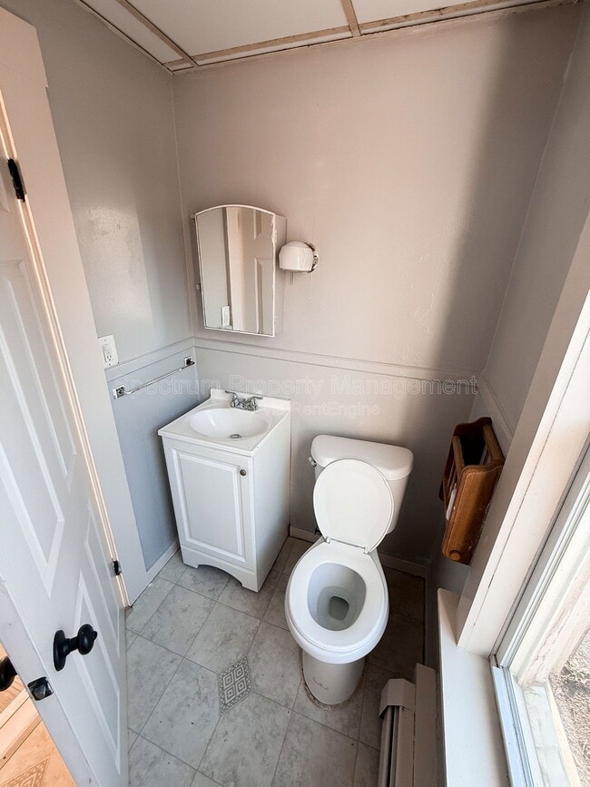 Building Photo - 22 Gold St