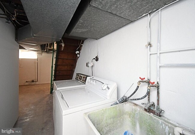 Building Photo - 2219 Ardmore Ave