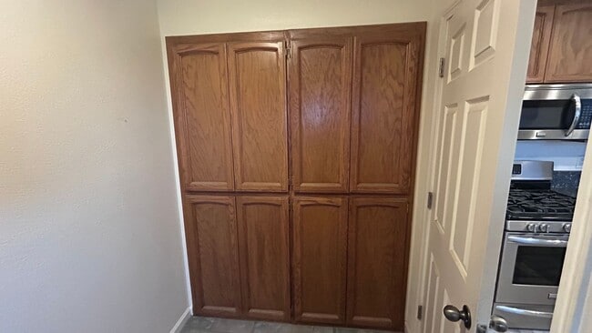 Building Photo - 14575 Avenida Central