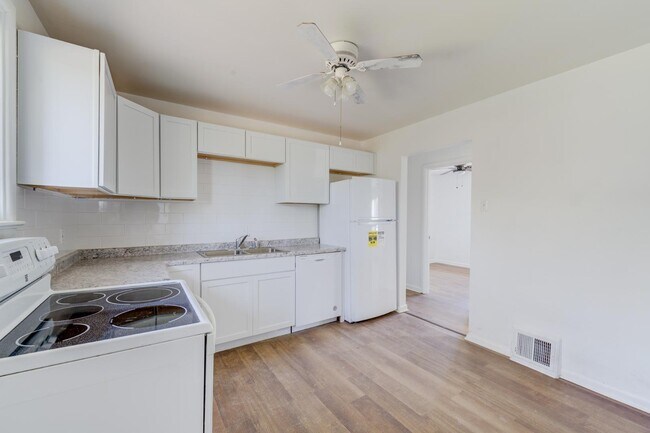Building Photo - 49 Forestwood Dr