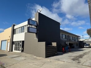 Building Photo - 1728 Broadway