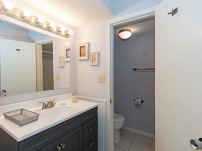 Building Photo - Gorgeous Condo Located in the Seascape com...