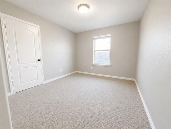 Building Photo - 604 Vista Gardens Dr