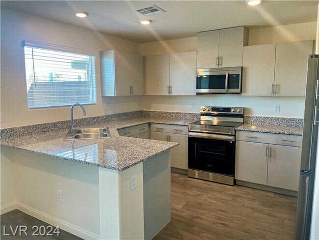 Building Photo - Brand New 4 Bedroom Townhome-Sunrise Manor