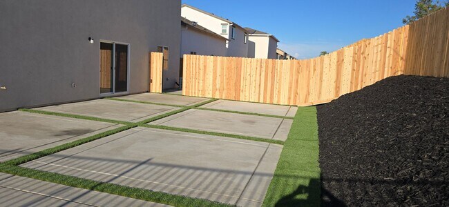 Building Photo - 3685 Vestland Ct