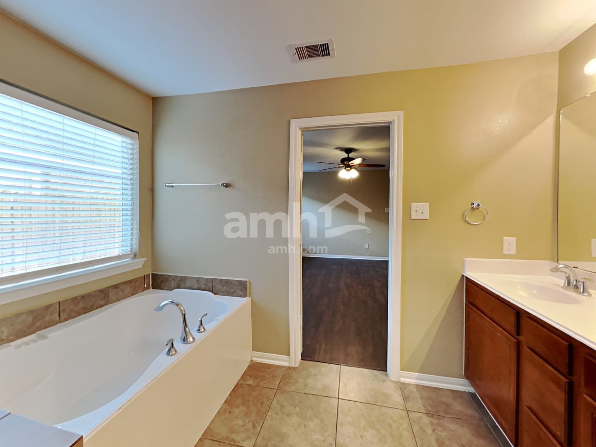 Building Photo - 5318 Rio Dr