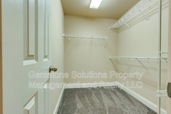 Building Photo - 301 Pennystone Cir