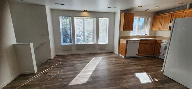 Primary Photo - 1545 Fircrest Ct SE