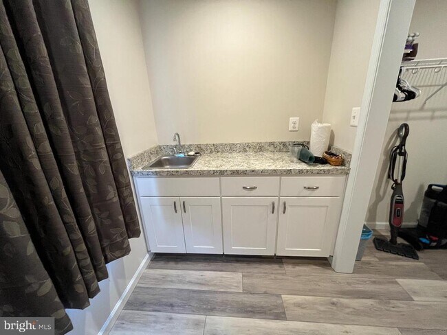 Building Photo - 13046 Monterey Ln