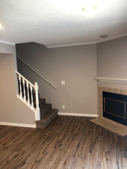 Building Photo - 3916 Courtyard Pl SE