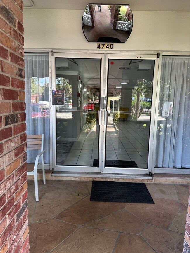 Building Photo - 2 Bedroom Condo in Lauderhill - Castle Apartments - Building 16 55+