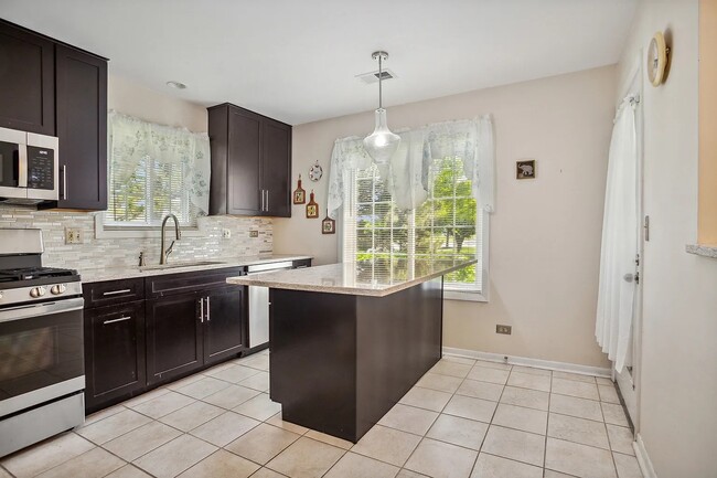 Building Photo - 321 Pembroke Ct