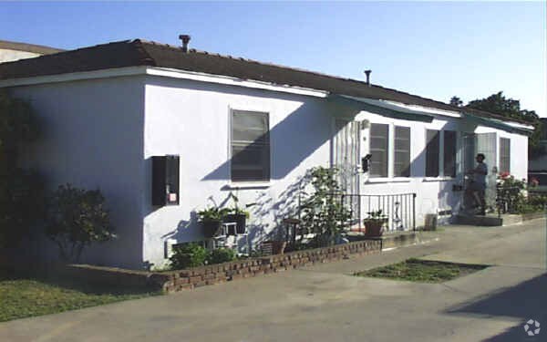 Building Photo - 78 Oaklawn Ave