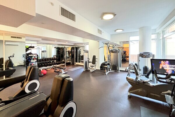 Building Photo - 205 E 59th St