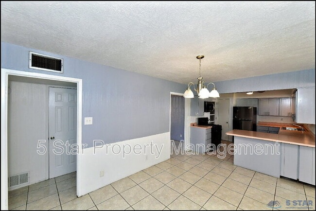 Building Photo - 5613 Creston Ave