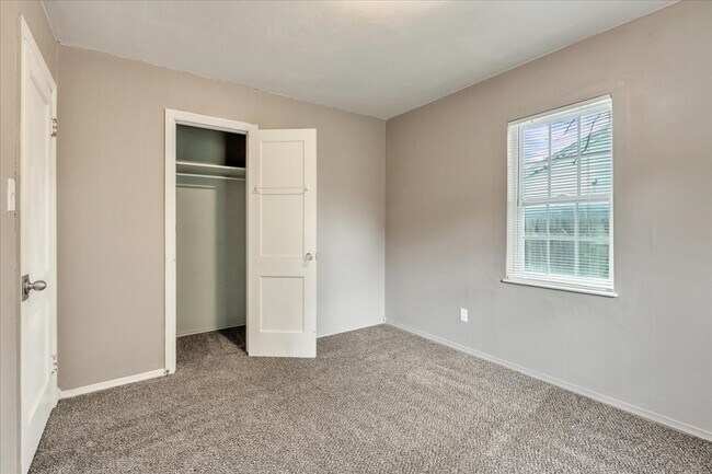 Building Photo - 1536 SW 52nd St