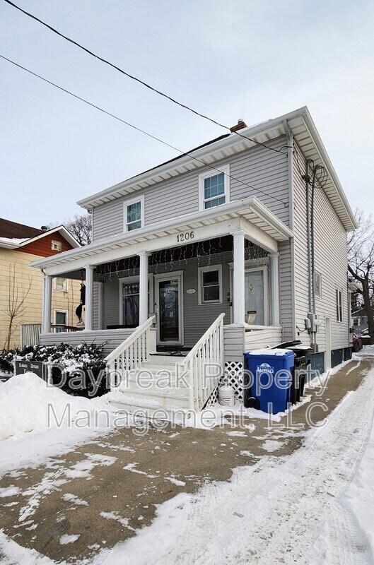 Building Photo - 1206 1st Ave S