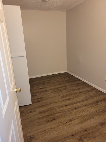 Building Photo - 90 Marchmont Dr