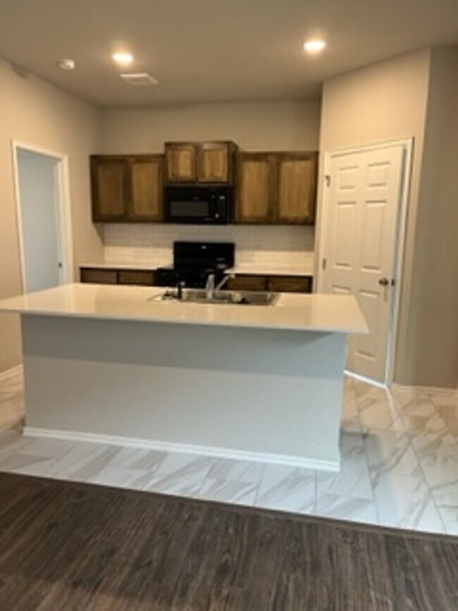 Building Photo - 1st Month Free!