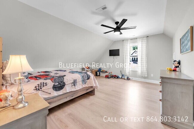Building Photo - 713 Rockcliff St
