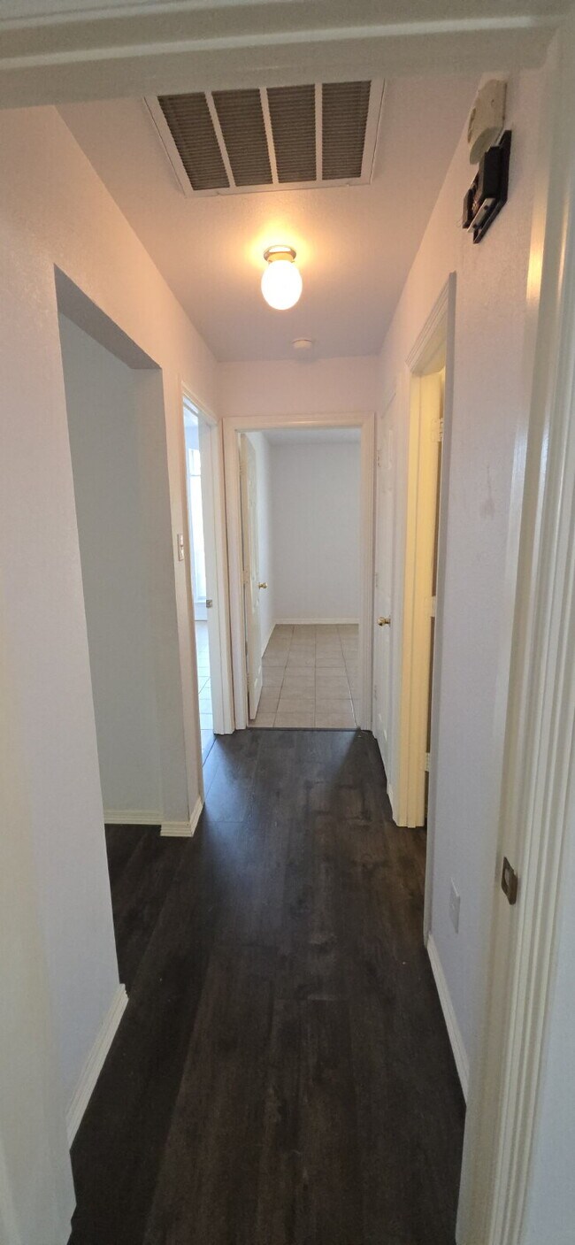 Building Photo - Large 4 Bedroom in Kennedale ISD