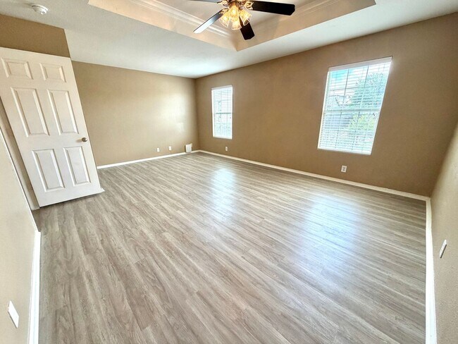 Building Photo - Spacious 3 Bedroom Home with Loft in Bulverde Village