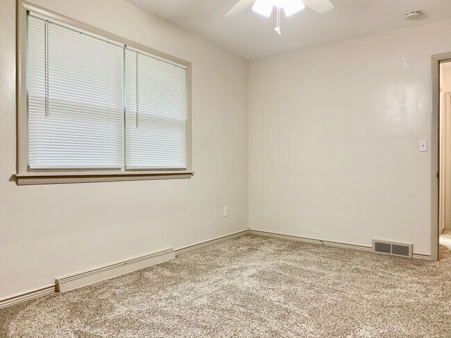 Building Photo - Two Bedroom Home in Northwest Grand Rapids