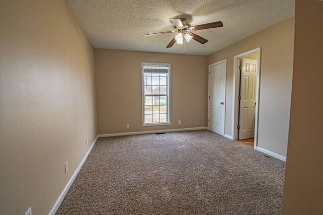 Building Photo - 181 Monarch Ln