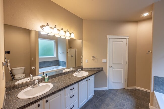 Building Photo - One Level Ranch Home - Three Bedrooms with Central Air / No HOA