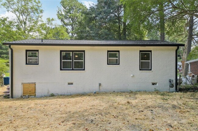 Building Photo - 2909 Diana Dr SW