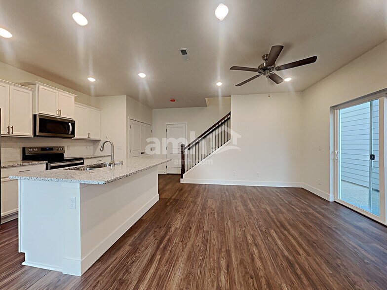 Building Photo - 33030 Lookout Ln