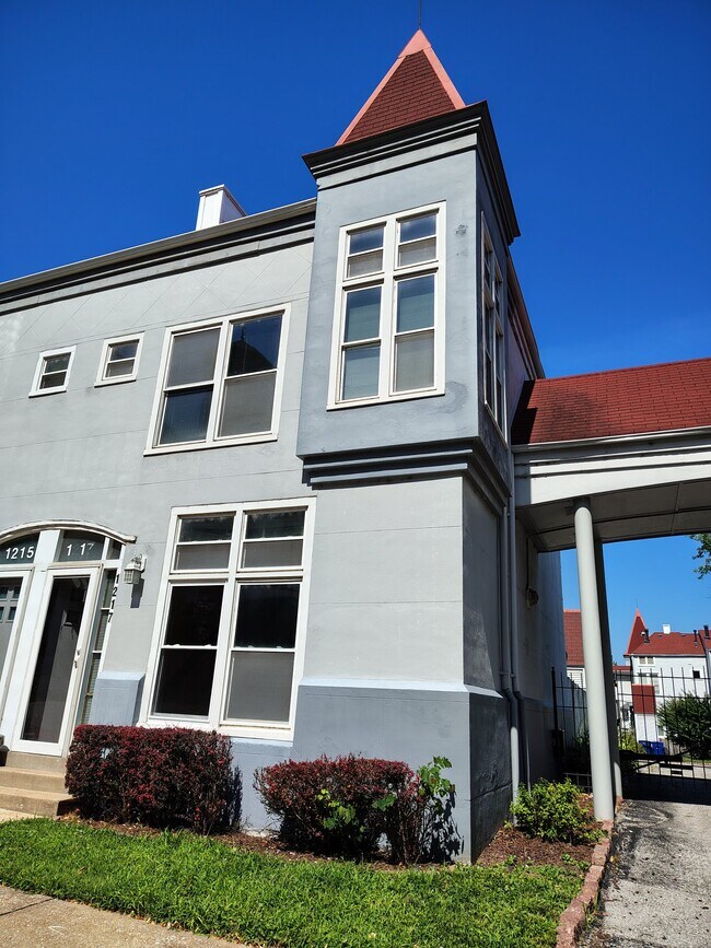 Building Photo - 1217 N 11th St