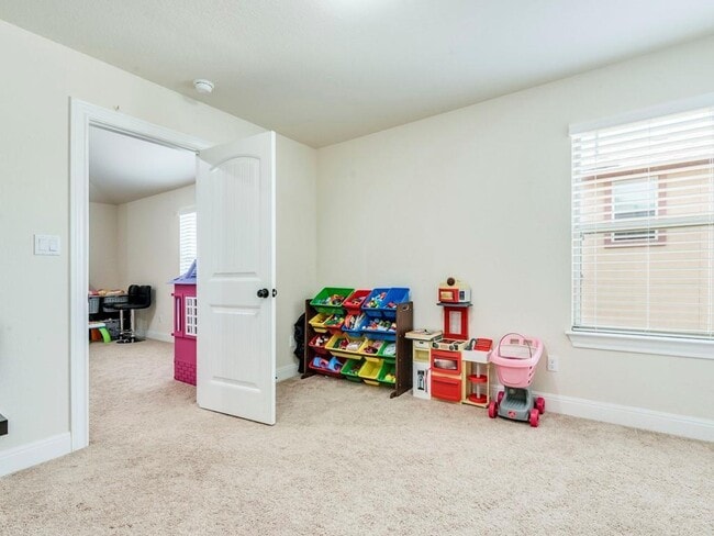 Building Photo - 5720 Viejo Dr