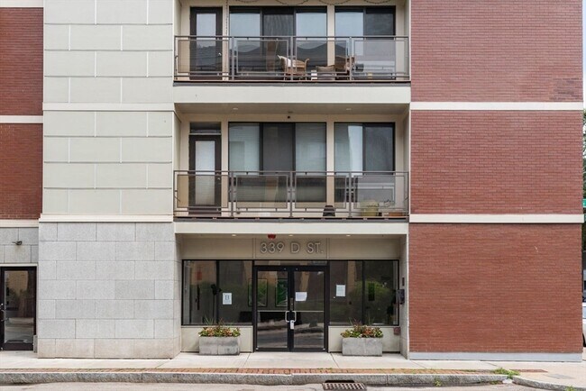 Building Photo - 339 D St