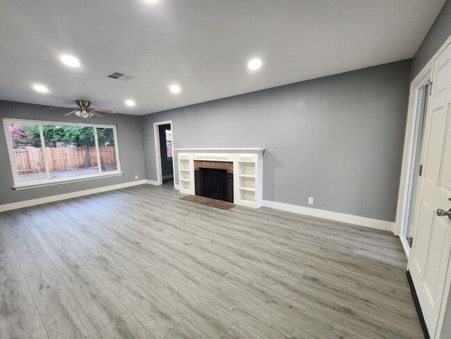 Building Photo - Charming 3-Bedroom Home for Rent in a Quie...