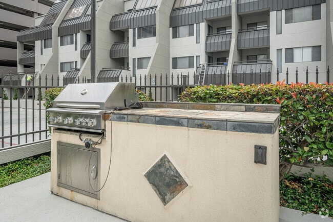 Grill - Augusta Court