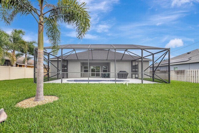 Building Photo - 348 SW Millard Dr